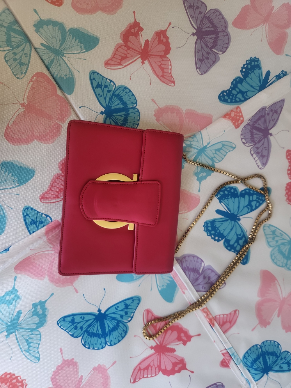 Salvatore Ferragamo Hot Pink Leather Shoulder Bag with Gold Chain - Picture 13 of 14